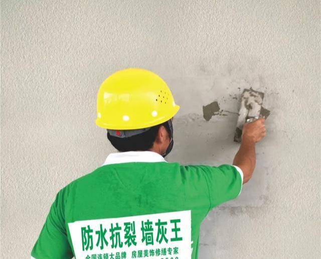 墙面基层处理是墙面装修的基础环节,也就是常说的批灰.