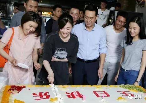 白皮|娱乐圈最新冷白皮冠军，生图让所有女星黯然失色！