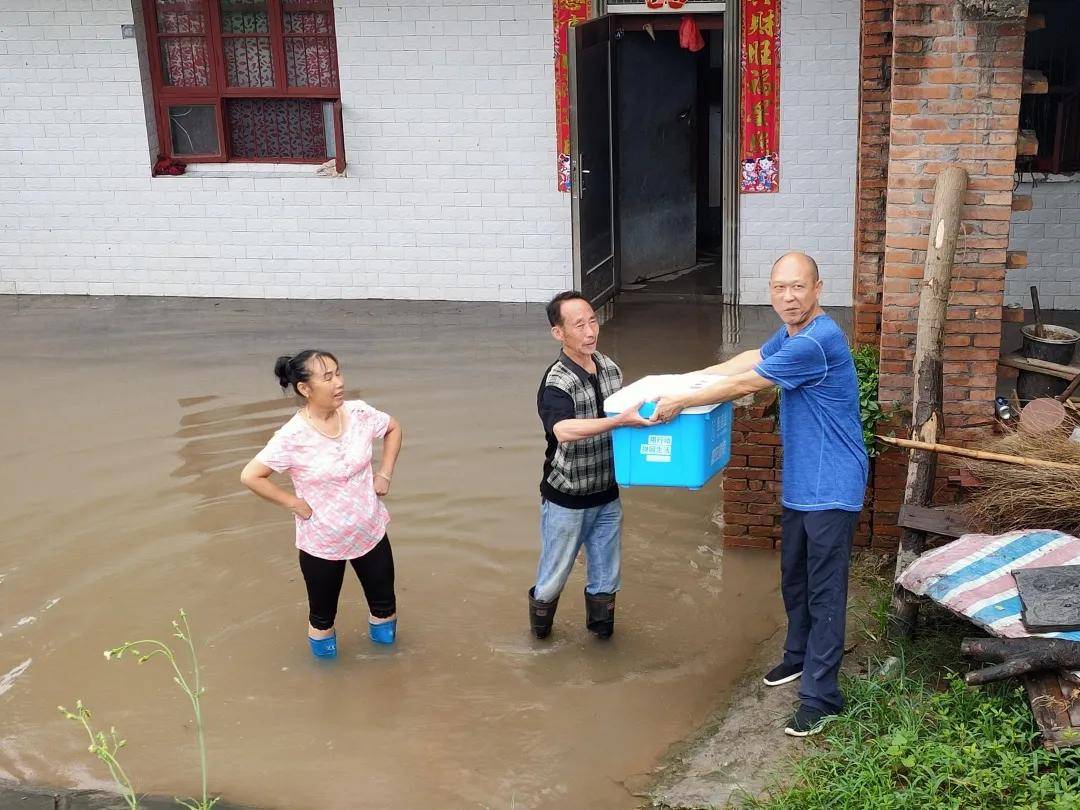 益阳市沅江草尾洪灾救灾物资发放活动