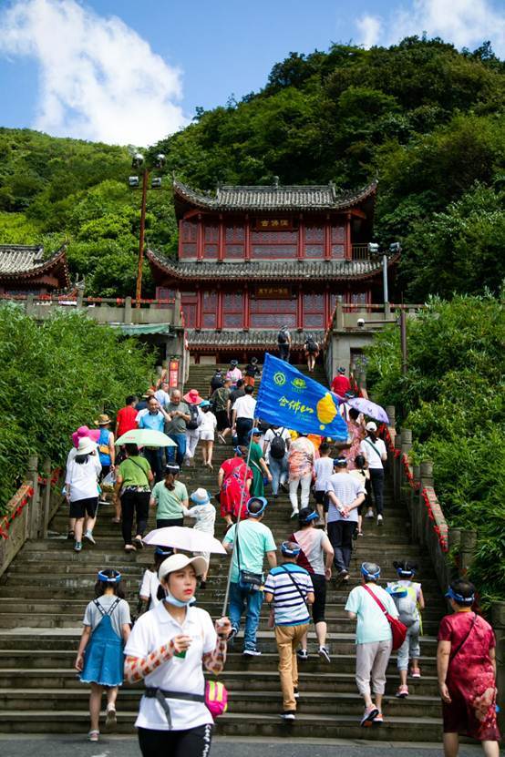 中海业主千人团走进金佛山,开启清凉美好之旅!