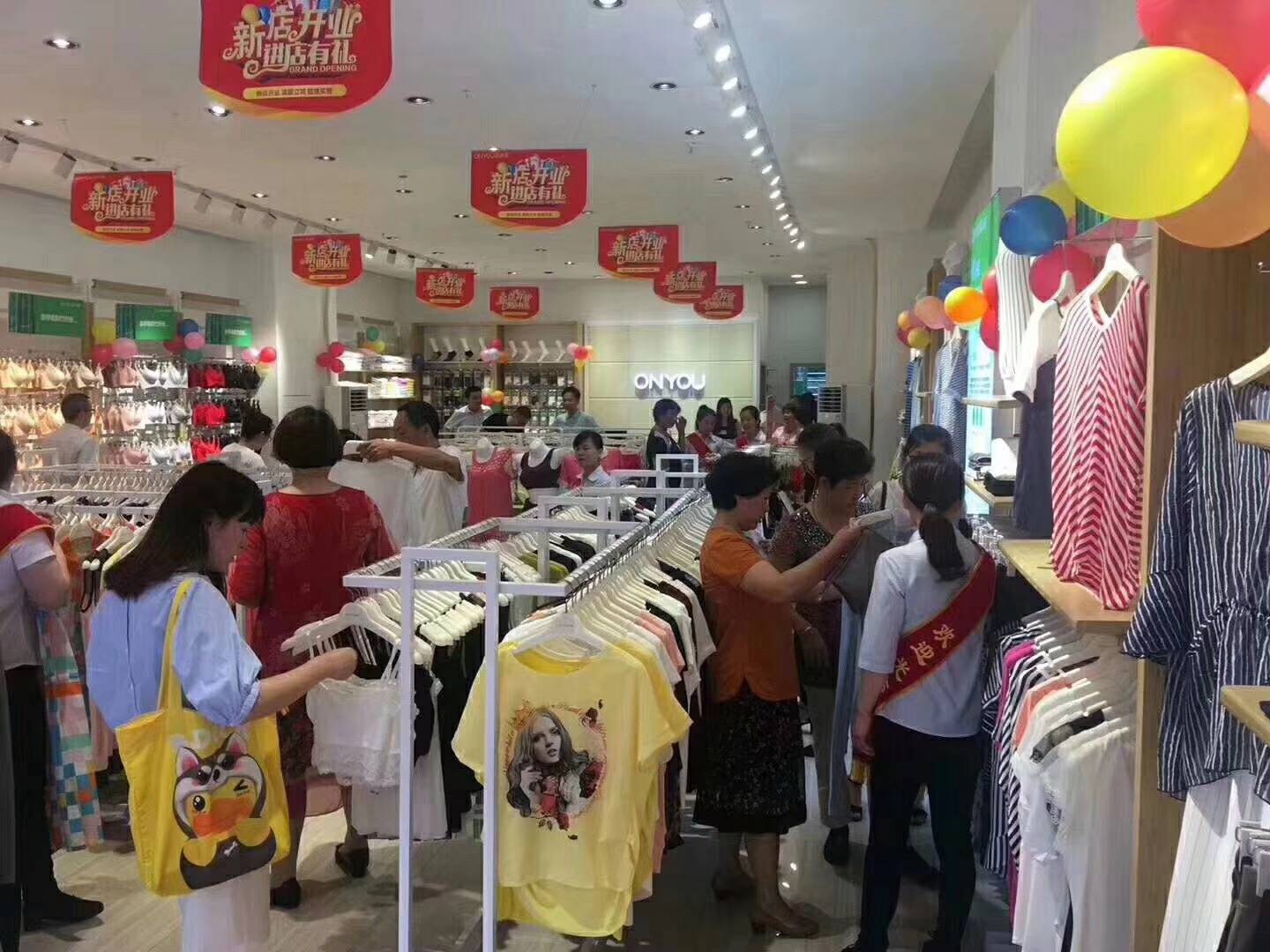 内衣店怎么吸引顾客_内衣店吸引来客的海报