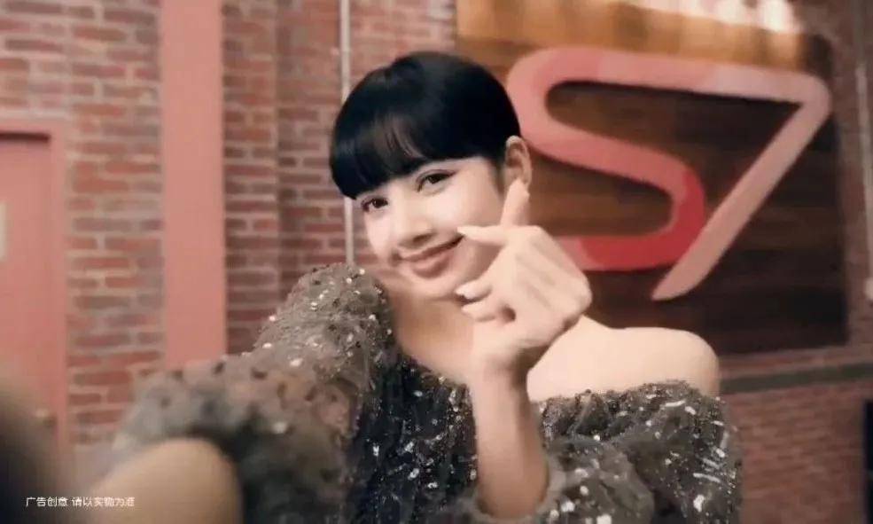 太平洋|神颜Lisa也有翻车的这天?她这环太平洋肩宽也太瞩目了...