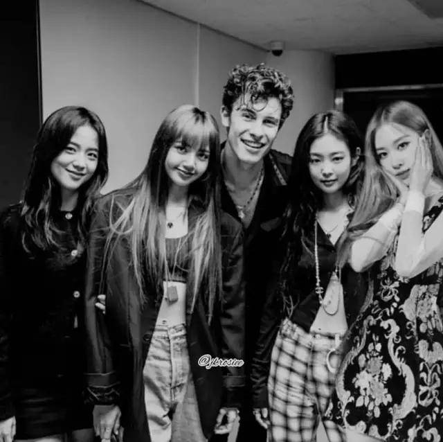 太平洋|神颜Lisa也有翻车的这天?她这环太平洋肩宽也太瞩目了...