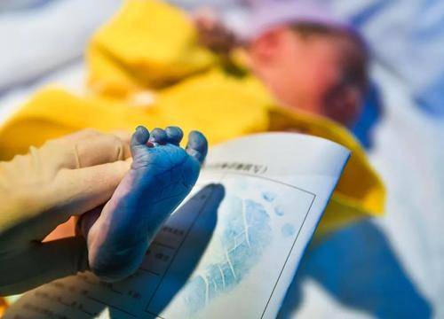 孕妈从进产房就哆嗦，有一种冷叫做“产房冷”，医生：为了你好