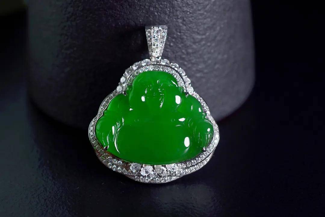 翡翠|裸石 or 镶嵌谁才是你的最爱？别着急，看完再下结论~