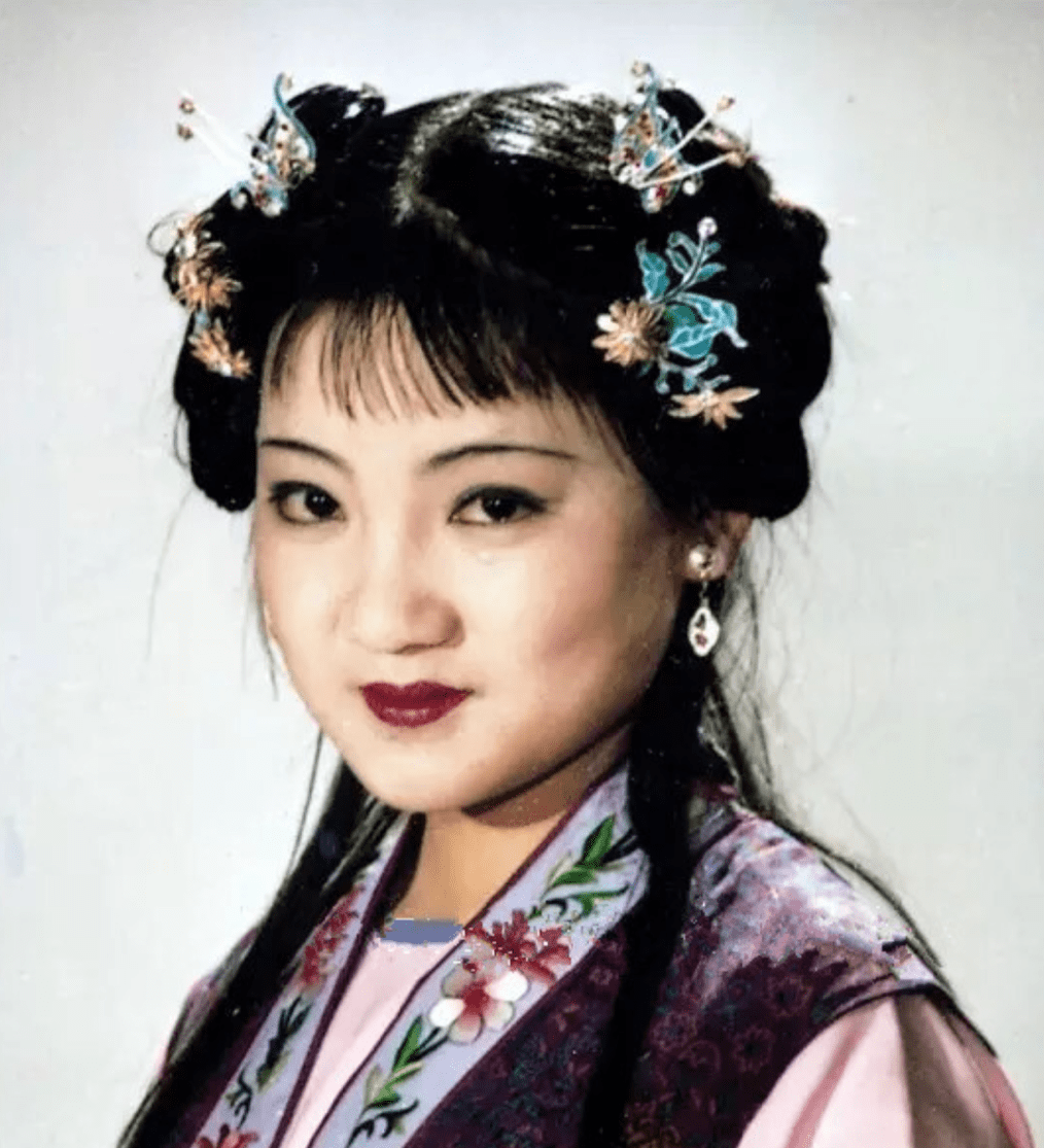 观点评论|自己不肯借衣服，为何甩锅林黛玉？本该是心腹却更像路人