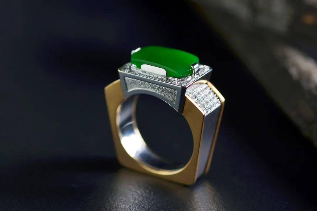 翡翠|裸石 or 镶嵌谁才是你的最爱？别着急，看完再下结论~