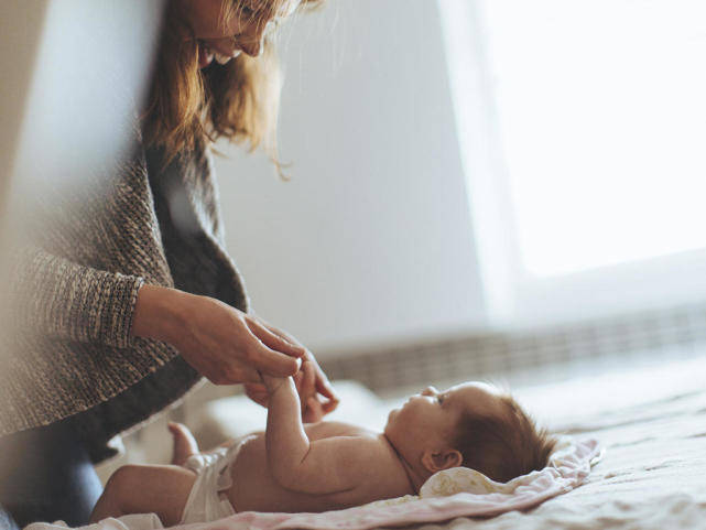 新生儿|这2项新生儿护理马虎不得，不然遭罪的是娃三伏天出生的宝宝