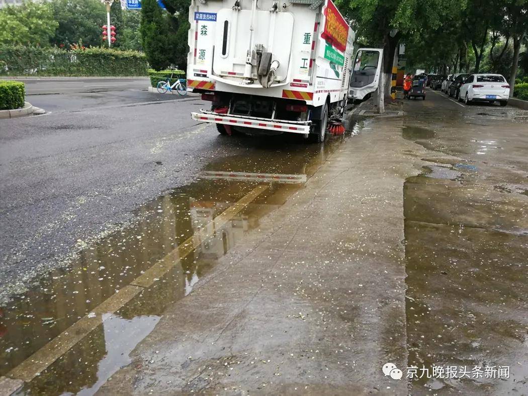 商丘这条道路太低洼 一下雨就积水