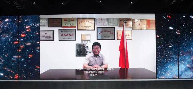 趋势|今年秋冬穿啥最时髦？中国国际皮革裘皮时装流行趋势发布秀告诉你