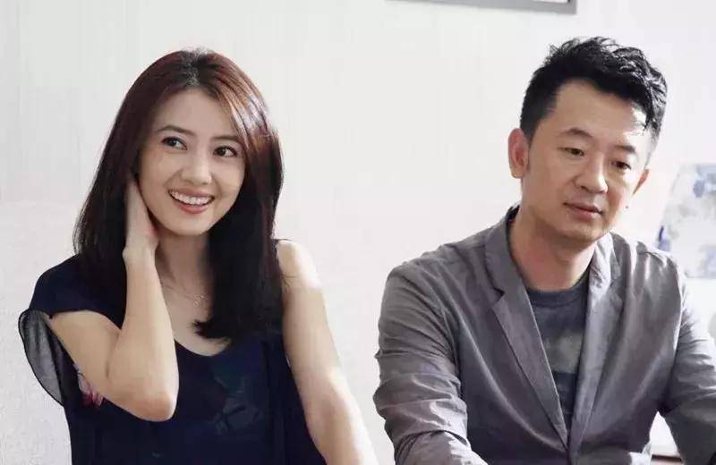 另辟蹊径要复出|另辟蹊径要复出?黄海波罕见与妻子秀恩爱