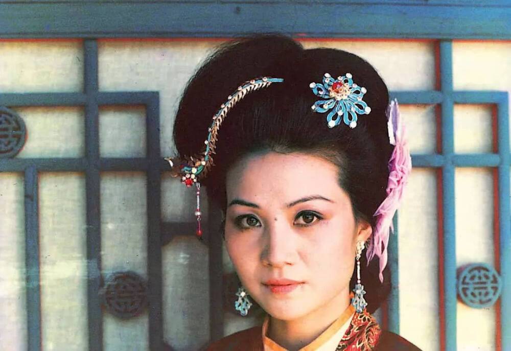 观点评论|自己不肯借衣服，为何甩锅林黛玉？本该是心腹却更像路人