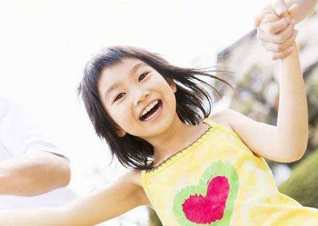孩子：我就站在你面前，关于我的问题，你为什么要问我妈？