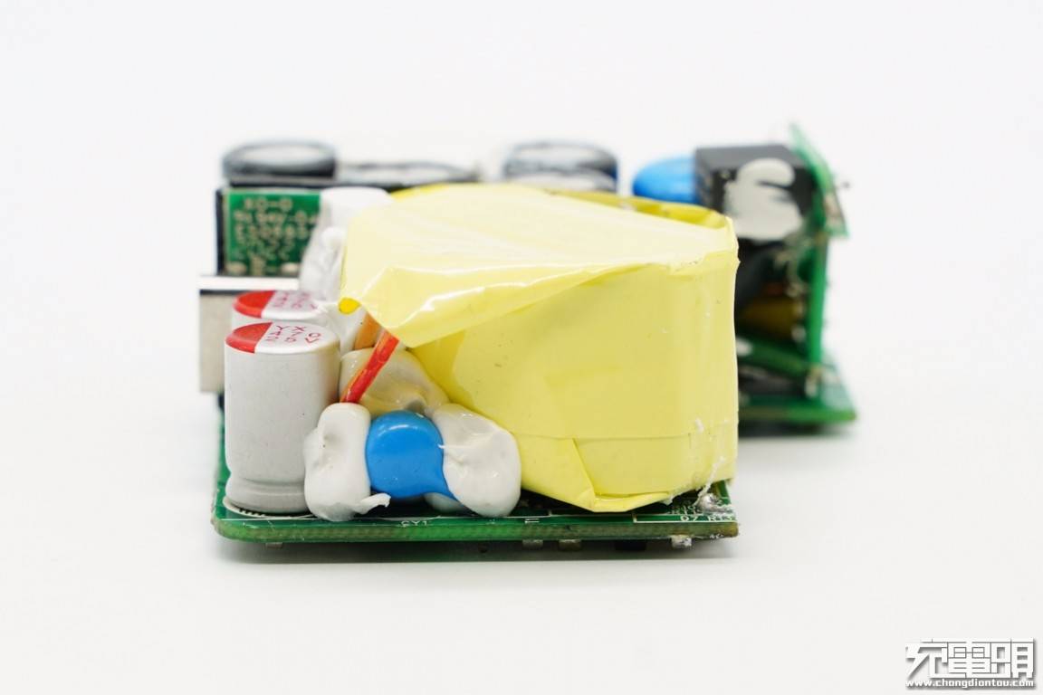 测评盘点|拆解报告：ROCK洛克65W USB PD氮化镓快充充电器