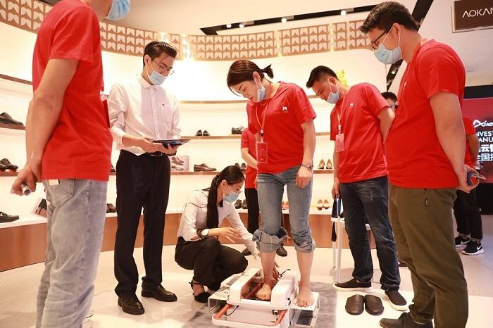 中国鞋业首家C2M智能定制平台入驻世界温州人家