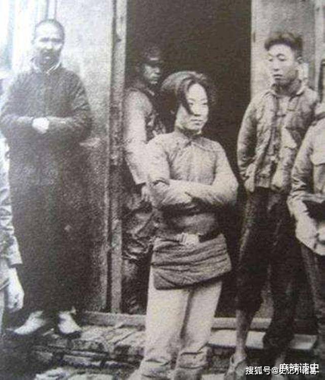 1938年老照片: 最美抗日女兵, 拍完后被数名日军疯狂刺杀