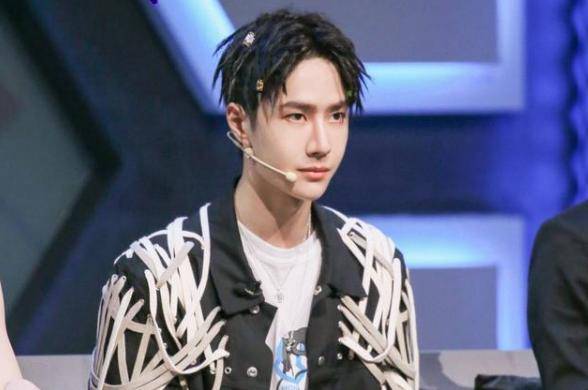 Stussy|王一博同款 = 财富密码！倒闭Stussy x Nike被他上脚后一夜起飞？