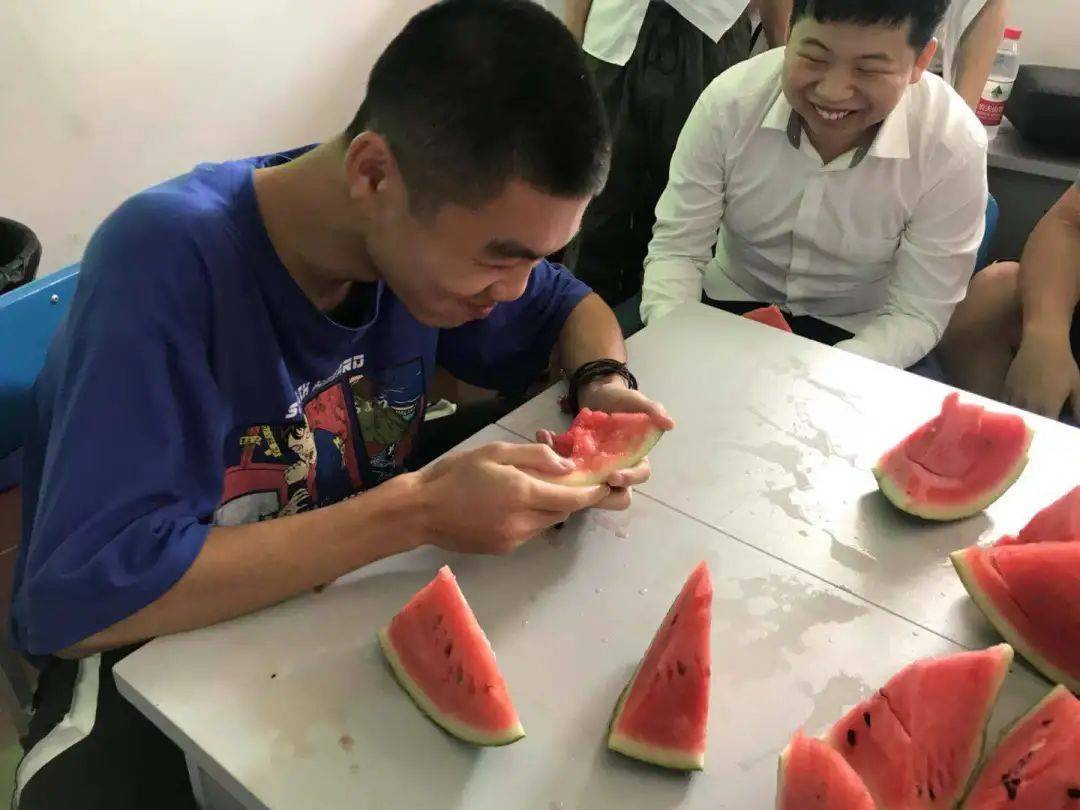 “无酒不成席，无瓜不成夏"热情浪漫的时节，是时候来场西瓜狂欢大赛了！