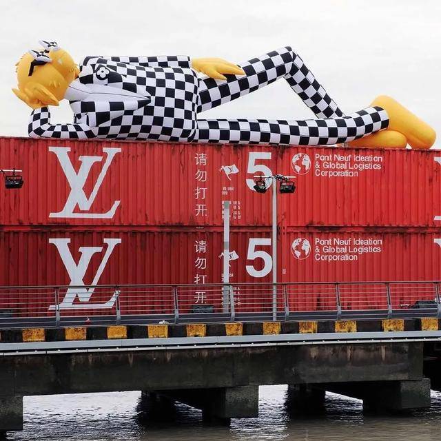 男装|透过LV 2021春夏男装秀，探索“漂流瓶”背后的全球化和多元化