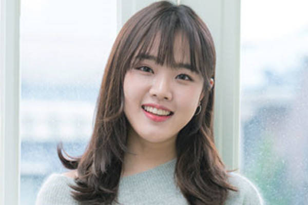 金香奇迎20岁生日 河正宇对其宠爱有加 凭与神同