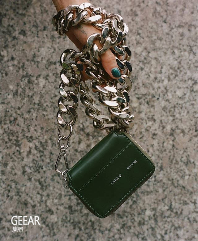 Wallet|极简设计中展现不羁性格:帅气女生怎能错过这几款KARA的链条手袋
