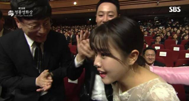 金香奇迎20岁生日 河正宇对其宠爱有加 凭与神同