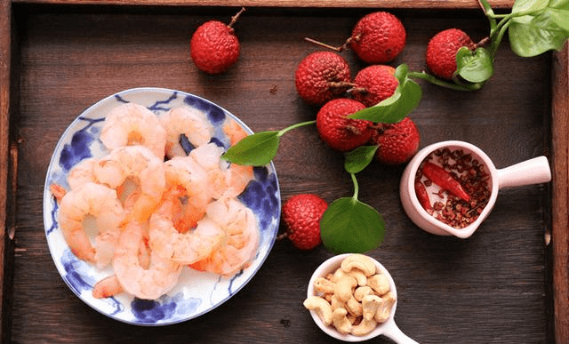 如何处理虾仁才能干净 adf46f84eb1443b38324e69867e3686d.png