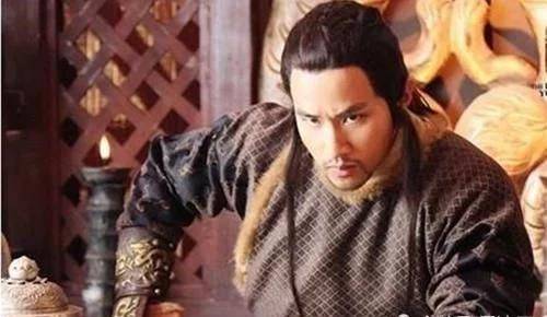 故事传记|历史上一位皇帝，不仅被大臣打了军棍，事后还得给大臣道歉