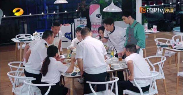 赵丽颖婚后不开心？新综艺一直闹情绪，态度消