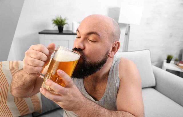 原创喝水6分钟变成尿,所以喝啤酒时,尿得又快又多的人肾最好 原创喝水6分钟变成尿,所以喝啤酒时,尿得又快又多的人肾最好