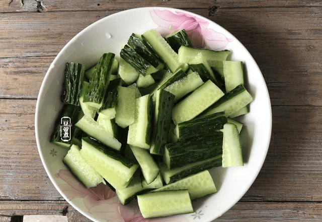 绿配黄是什么色 0d8fd1ecb09245318b13fc5fc1de2baf.png