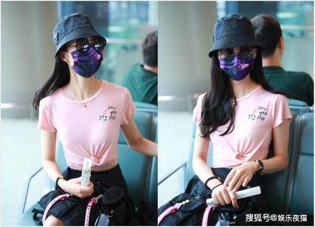 粉色|韩雪真是有女团范，粉色T恤打个结，搭配衬衫短裤，双腿笔直纤细