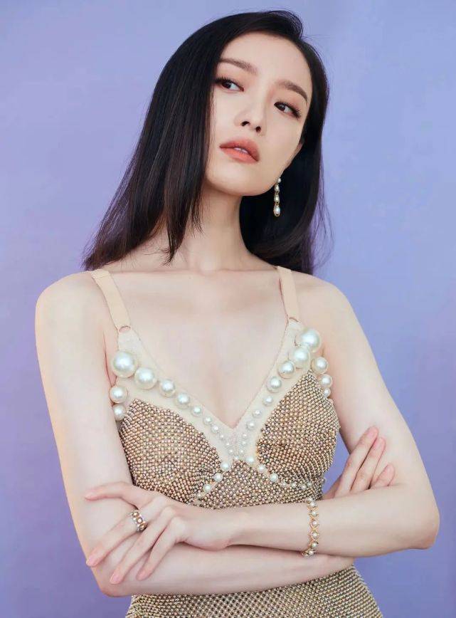 人鱼|倪妮着装变大胆！穿透视装“人鱼裙”秀曼妙身姿，隐约性感太致命