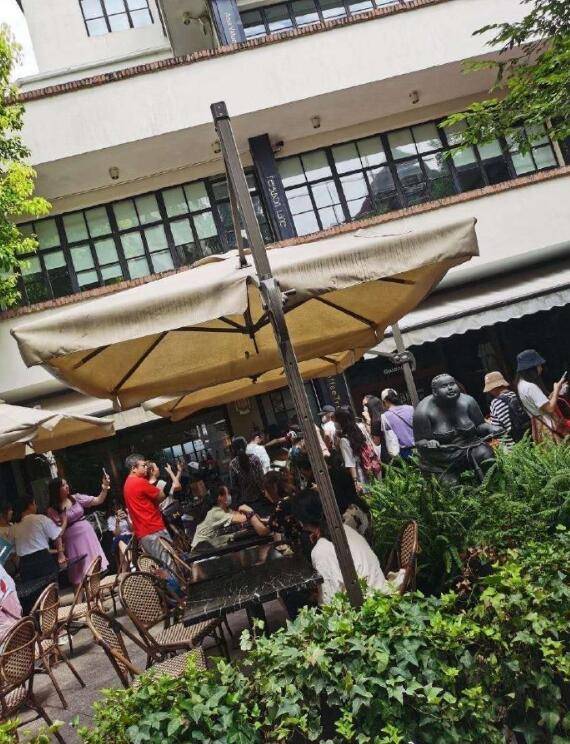 肖战让咖啡店变水族馆，拉花师傅表情超搞笑，