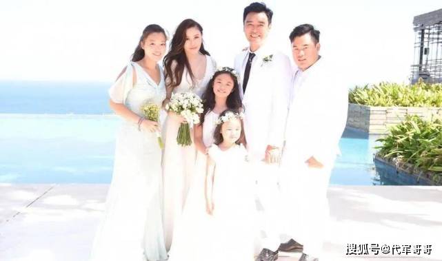 钟镇涛大女儿钟嘉晴结婚,与继母范姜关系融洽,曾痛斥生母章小蕙