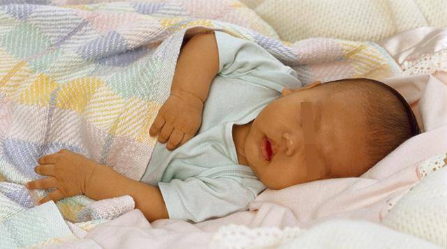 影响|宝宝的五个睡觉“坏习惯”,不仅影响发育,还“折腾”爸妈