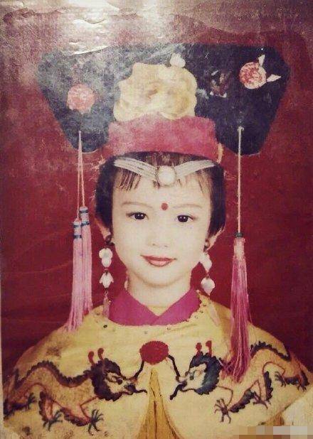 金晨直播现“嘴斜眼歪”画面，本尊晒图幽默回