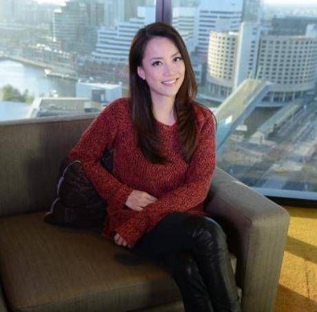 原创她陪伴谢霆锋23年，未结婚生下女儿，今48岁仍单身女儿酷似谢霆锋