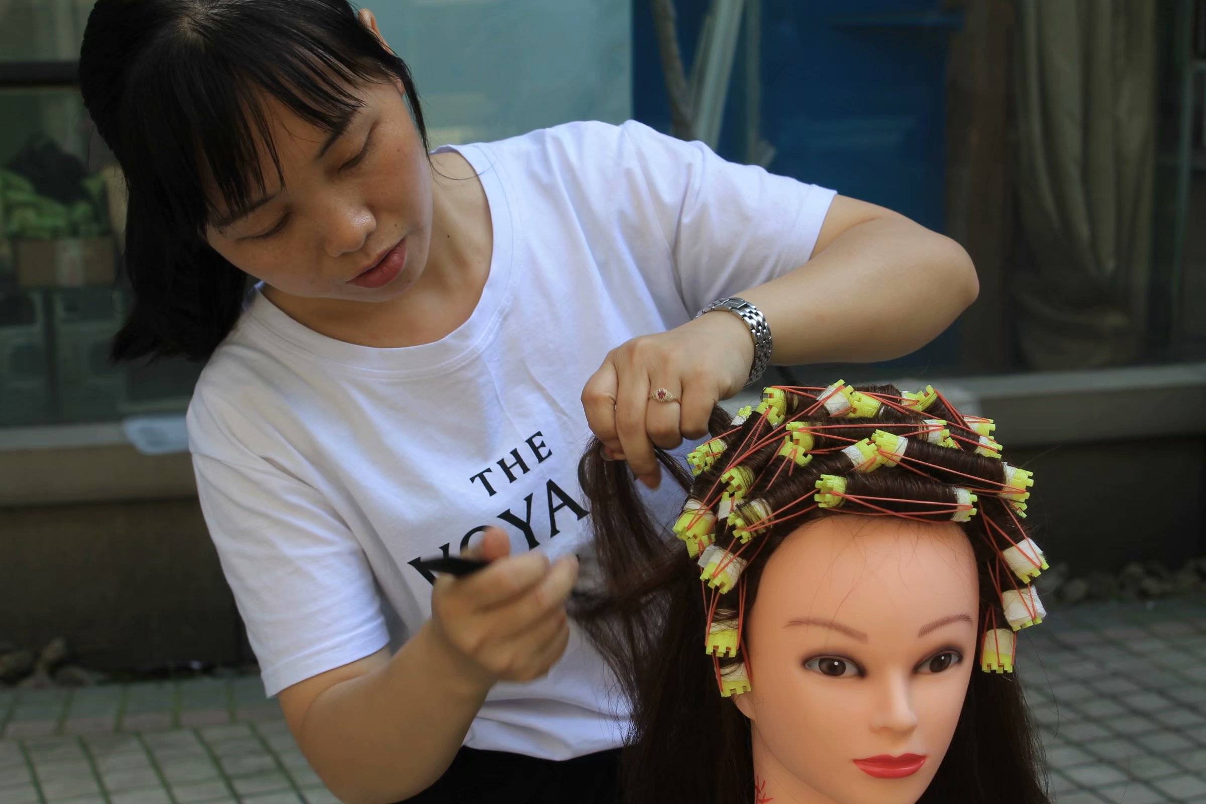 见闻记录|为什么学美容美发要去新好代学校，而不是在店里做学徒？