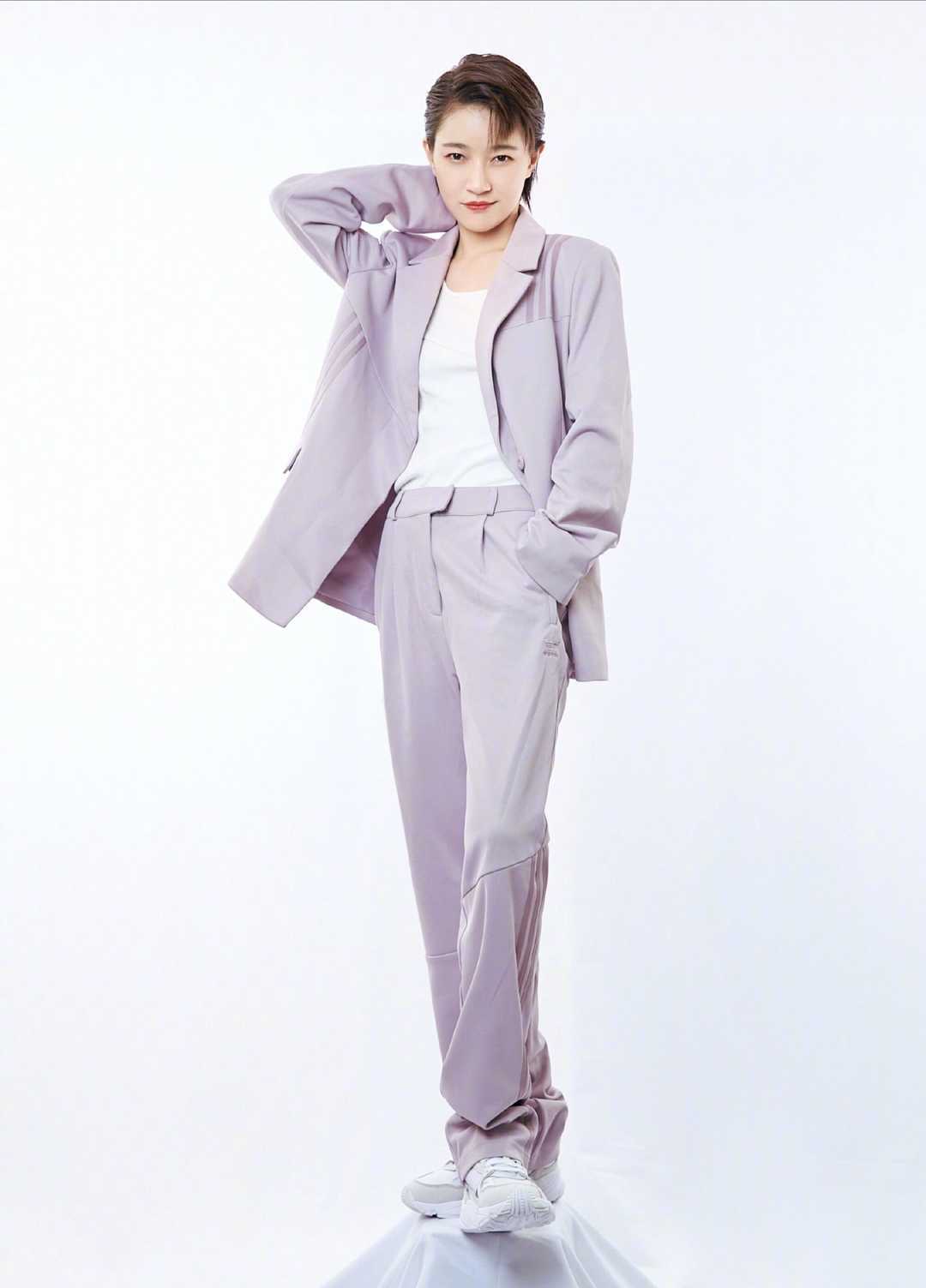 尖头|焦俊艳气质全开，穿一双尖头的短靴，更能突出她强大的气场！