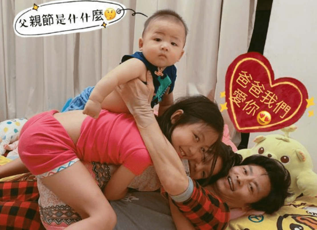 原创张晋与儿子东北话互动，乐儿已能独自站立，豪宅庭院曝光如植物园