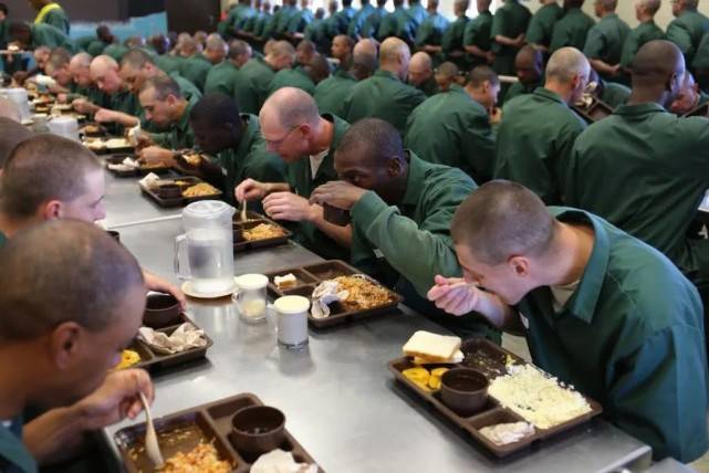 死刑|美国一死刑犯人的最后一顿，点了个奢华牛排龙虾大餐