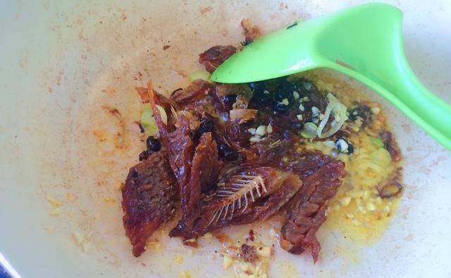 如何打开罐头鱼 5bf096ef91944526ada18171377d6f00.jpeg