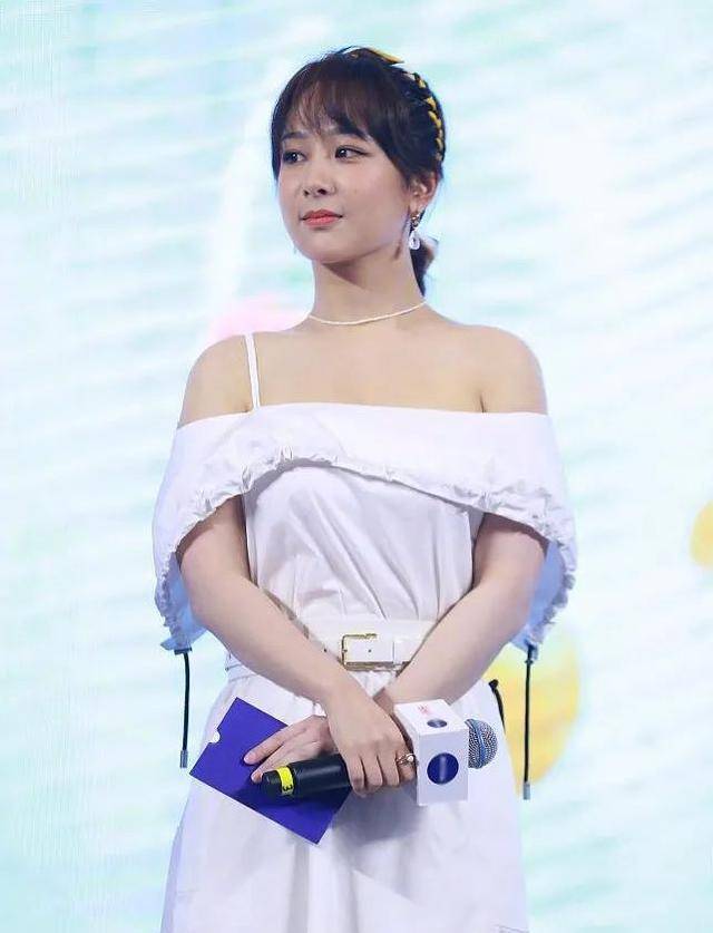 杨紫李祯的幅巾造型，时尚与古典的完美融合