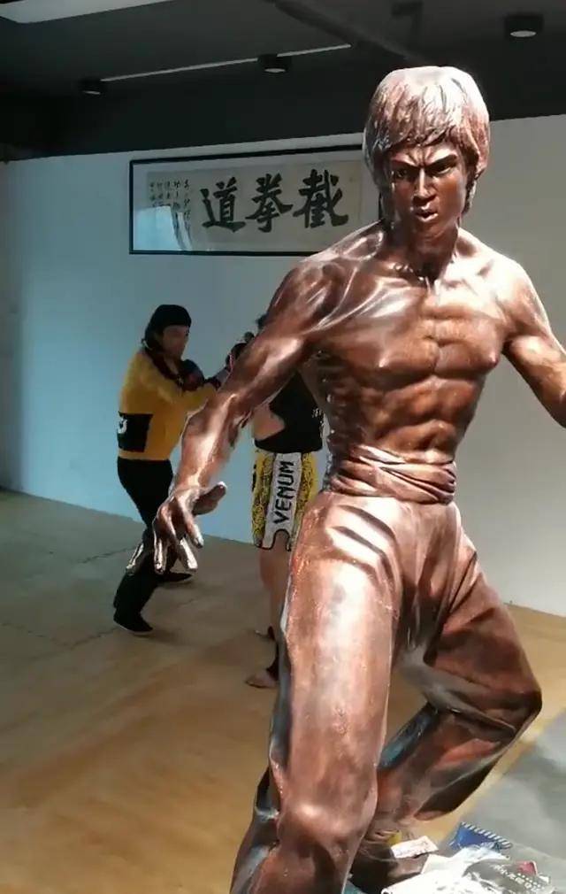 安邦|李小龙粉丝：中考成绩太差可以到体校学习武术，提升社会生存能力