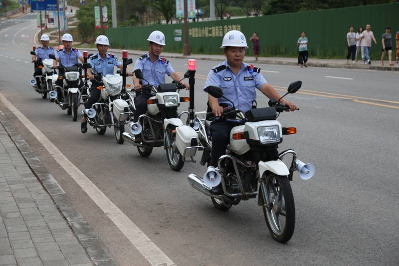 四屏|24小时不间断巡逻 “四屏骁骑”守护辖区群众平安