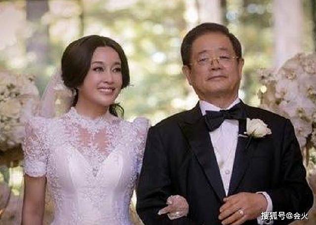 65岁刘晓庆嫩得像豆腐，皮肤白皙身材姣好，结婚4次仍膝下无子（组图） - 7
