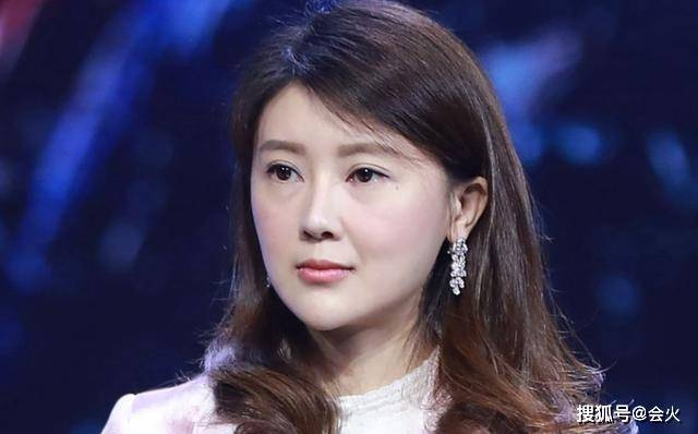 原创昔日阔太甘薇落魄不堪，靠3个孩子挣钱养家，如今学费都交不起？