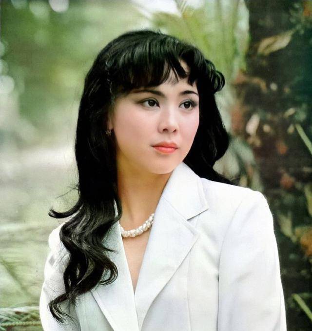 80年代40位女明星美图,个个美丽动人,展现了80年代的时尚风采