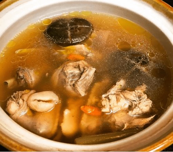 香酥鳕鱼块,香菇炖鸡汤,鱼香豆腐干,榨菜肉丝面